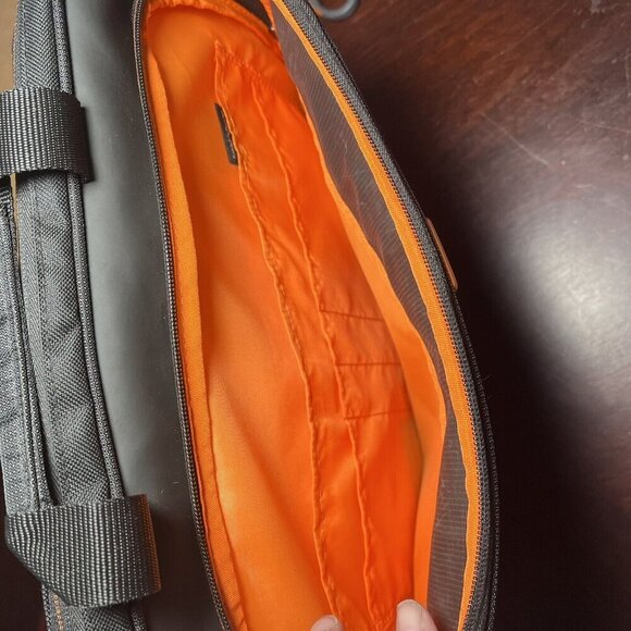 Solo Black Padded Laptop Computer Carrying Case Bag Tote Zippered Pockets - Picture 7 of 14